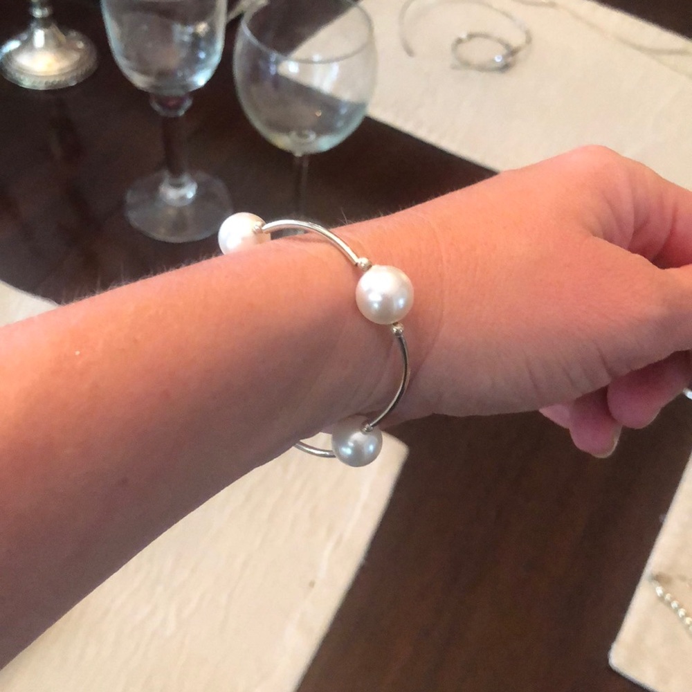 Silver and pearl bracelet